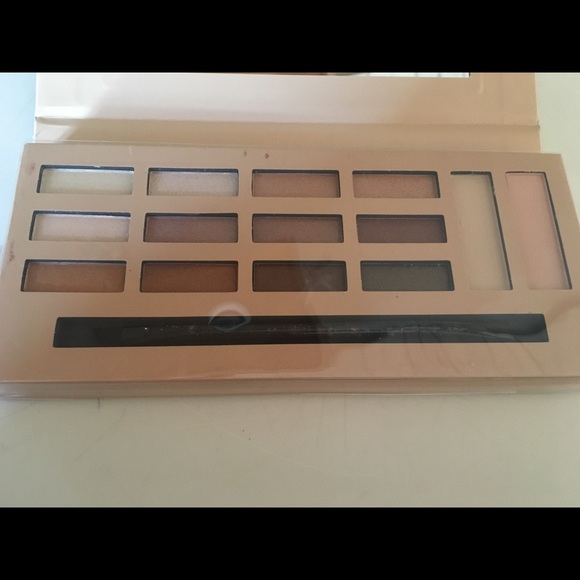 Nude Palette and Brush Set - Picture 2 of 4